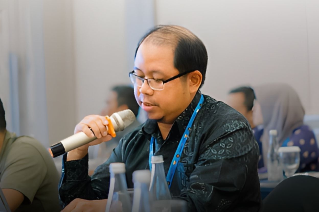 Berikut profil dosen berprestasi Al Ma'soem yang memiliki kualifikasi akademik unggul serta pengalaman profesional