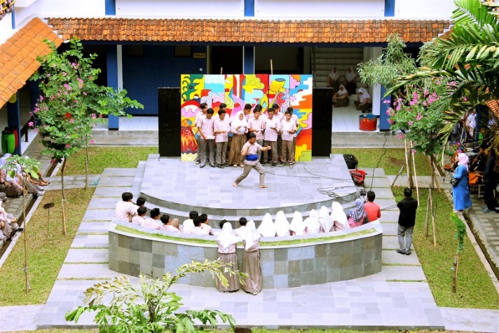 Menghadirkan Nuansa Kekeluargaan di Boarding School Al Masoem