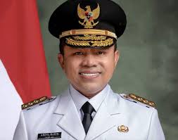 Mengenal Lebih Dekat: Profil Gubernur Abdul Wahid Provinsi Riau dan Kontribusinya dalam Politik Daerah