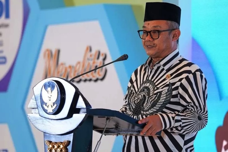 Mendikdasmen Abdul Mu'ti Jadi Guru Dadakan di SDN 03 Leuwibatu, Ajarkan Rantai Makanan Lewat Smart TV