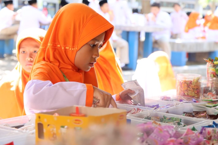 Kantin Representatif : Kantin Sekolah yang Menjual Menu Makanan Sehat kepada Siswa dan Santri Pesantren