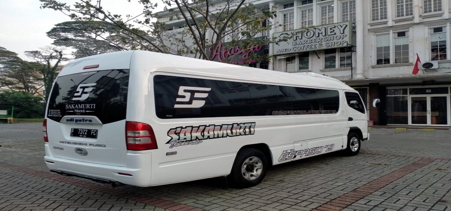 Keuntungan Sewa Mobil Elf Untuk Wisata Bersama Keluarga Besar